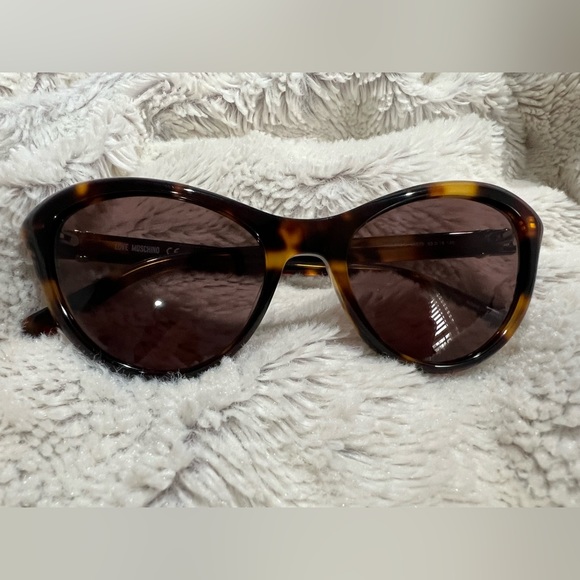 Love Moschino EUC+ Tortoise Shell Cateye Sunglasses - Picture 2 of 9